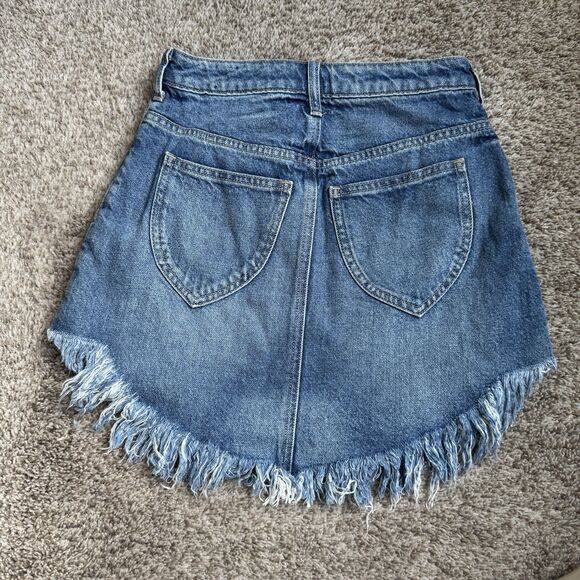 We The Free  Denim Fringe Skirt Raw Hem Distressed High Rise Bailey Skirt Sz 24 - Picture 3 of 4